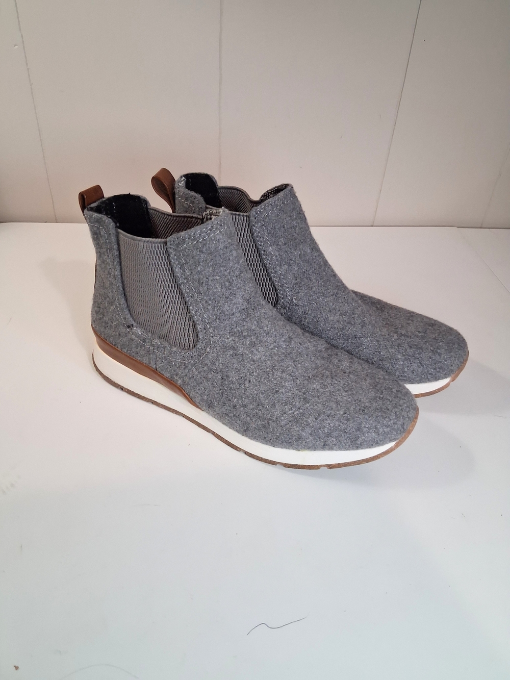 BOC Born Kara Chelsea Boots Faux Wool Booties Grey Pull On Women's Size 8.5